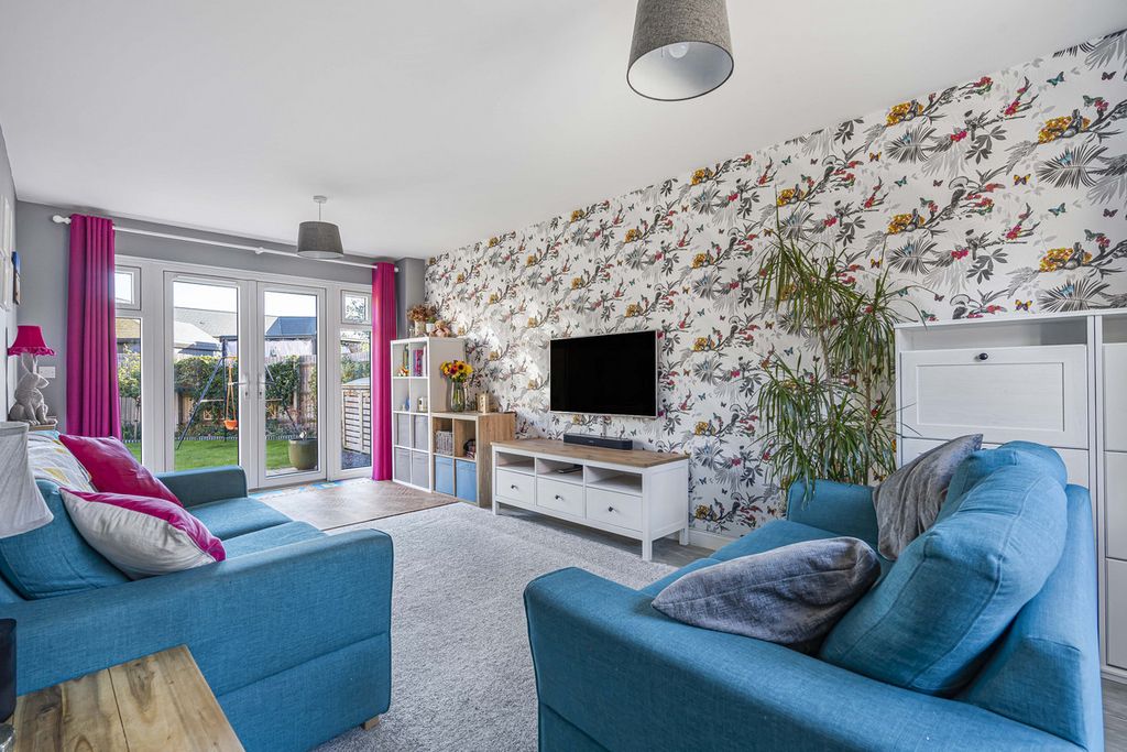 Property photo 2 of 30