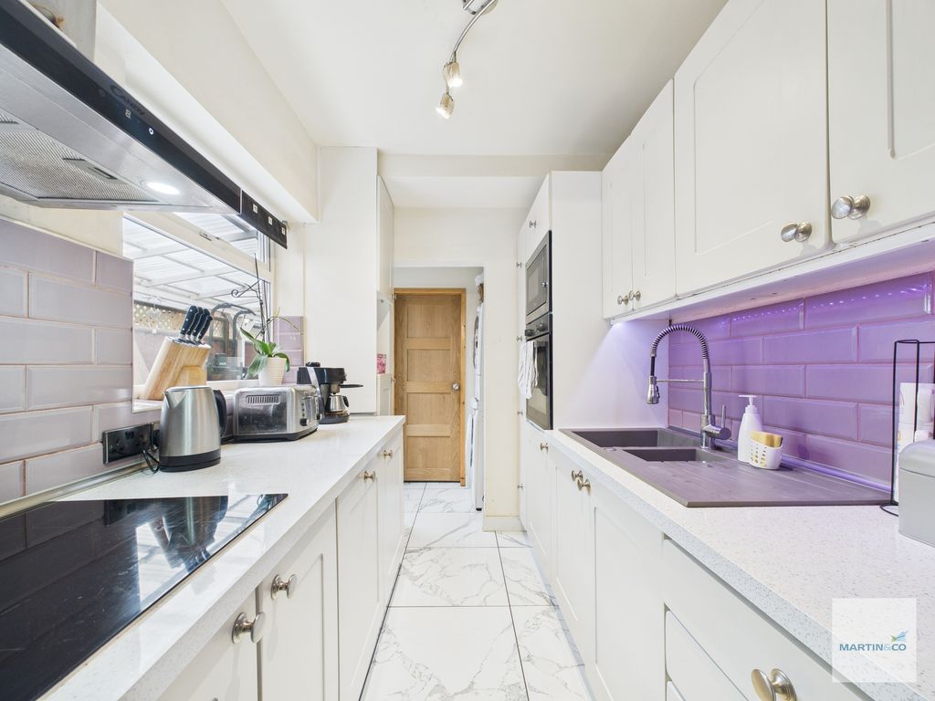 Property photo 2 of 15 Cam03394G0-Pr0367-Still005