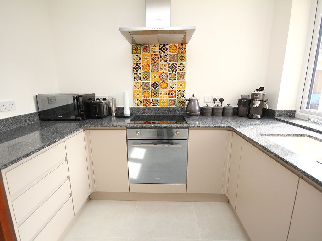 Property photo 3 of 31