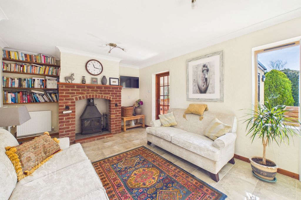 Property photo 3 of 43