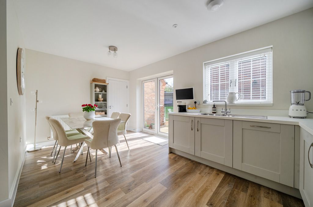 Property photo 3 of 11 1524695-21-6Abf84...