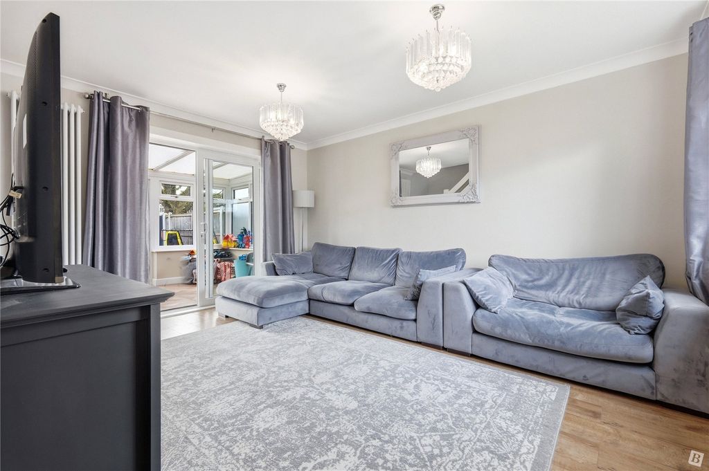 Property photo 3 of 13 Lounge