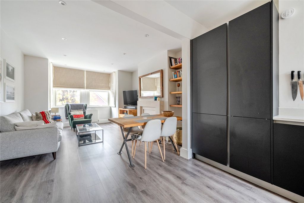 Property photo 2 of 15 Picture No. 24