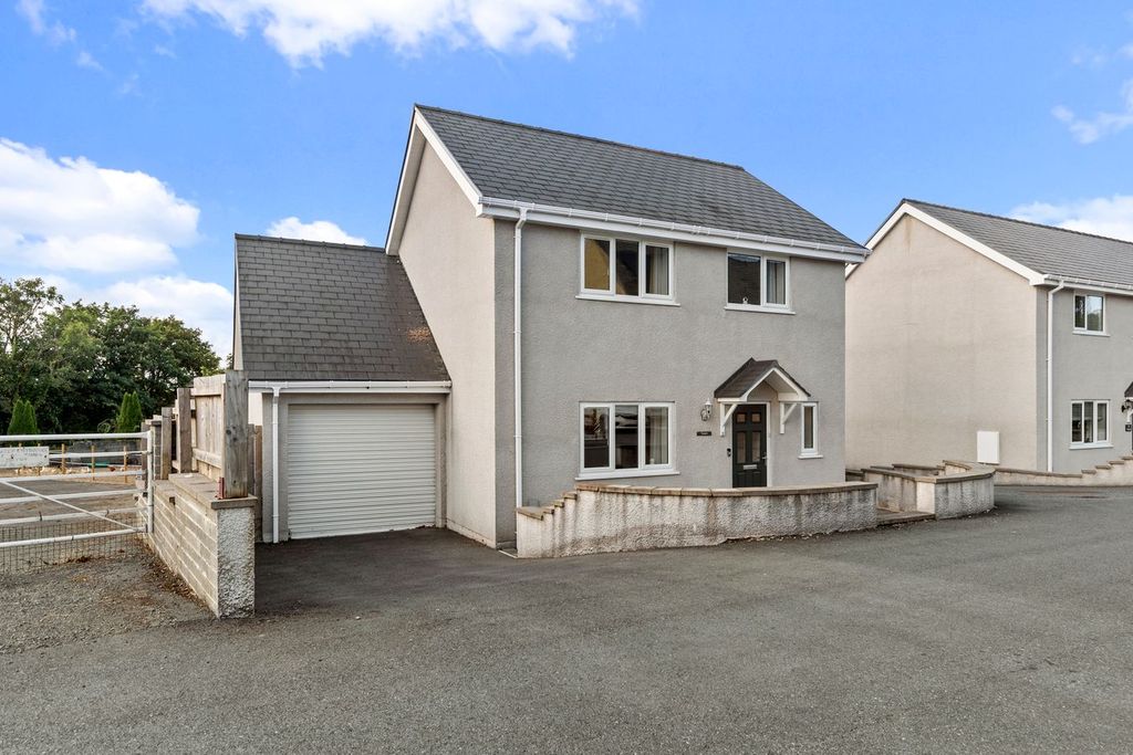 Property photo 1 of 28