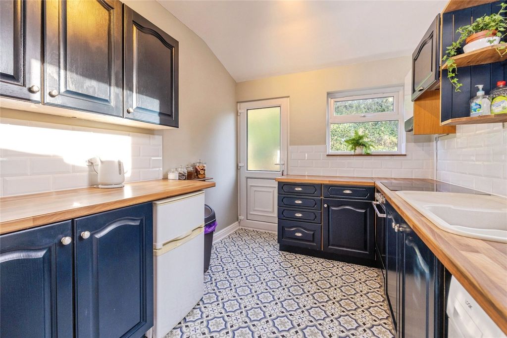 Property photo 2 of 29 Picture No. 24