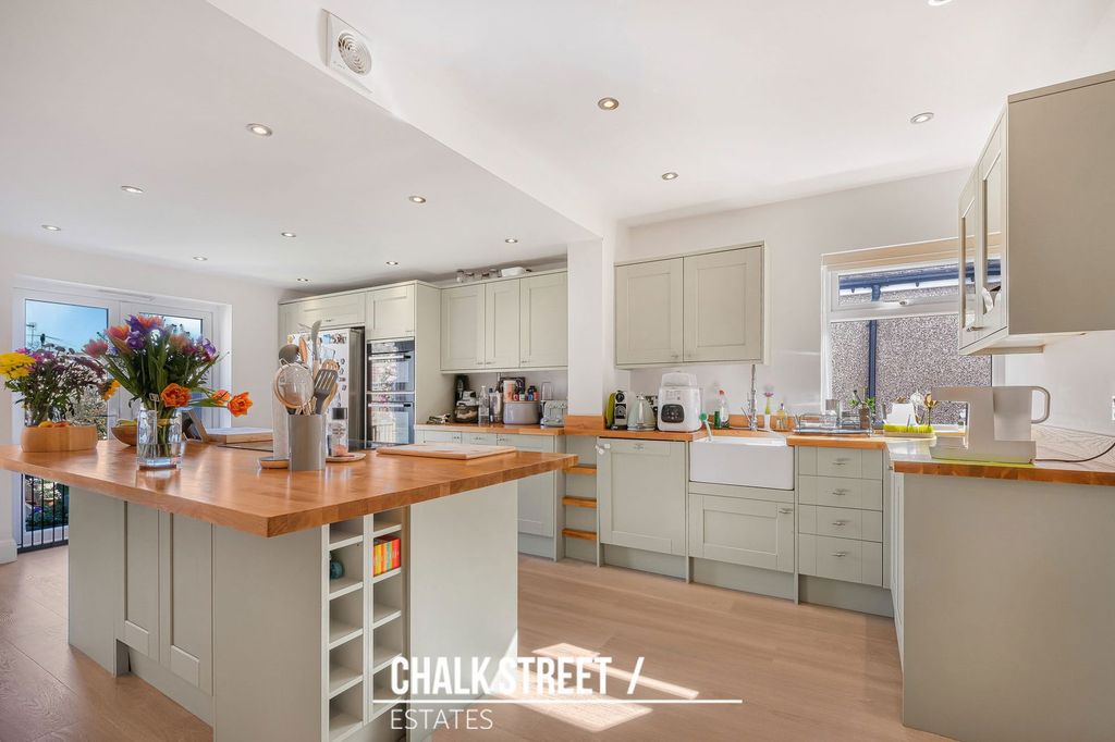 Property photo 3 of 34