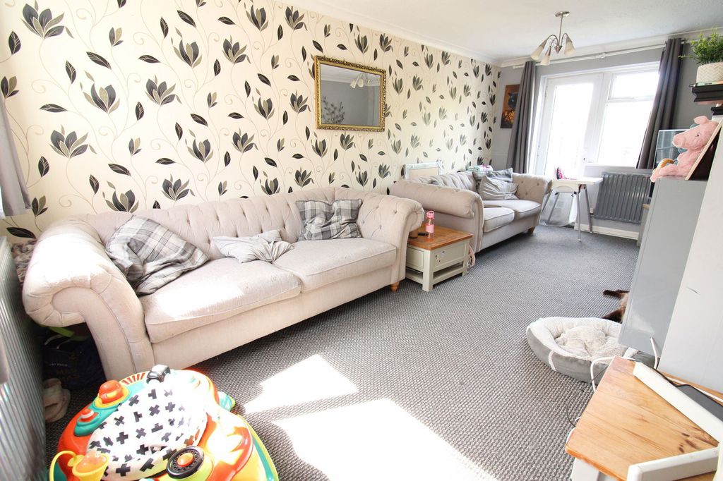 Property photo 3 of 7