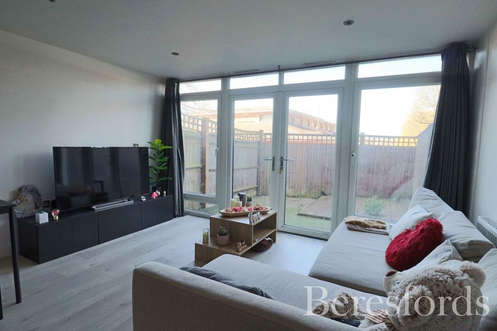 Property photo 3 of 11 Picture 3