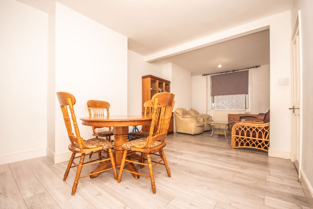 Property photo 3 of 9 Dining Room