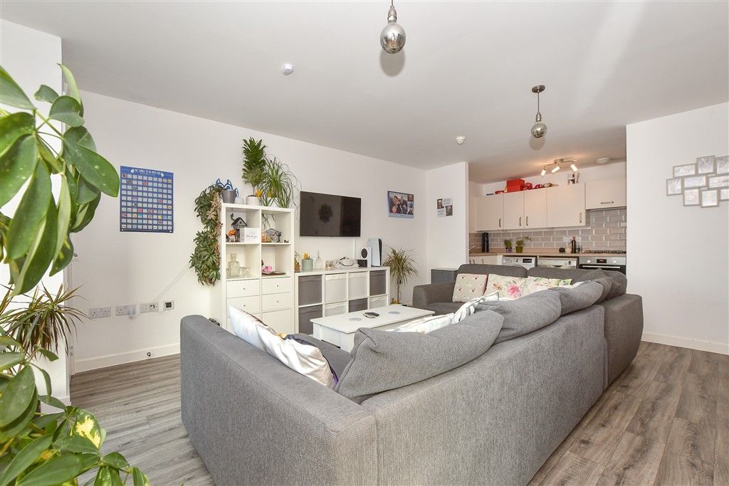 Property photo 2 of 11 Lounge