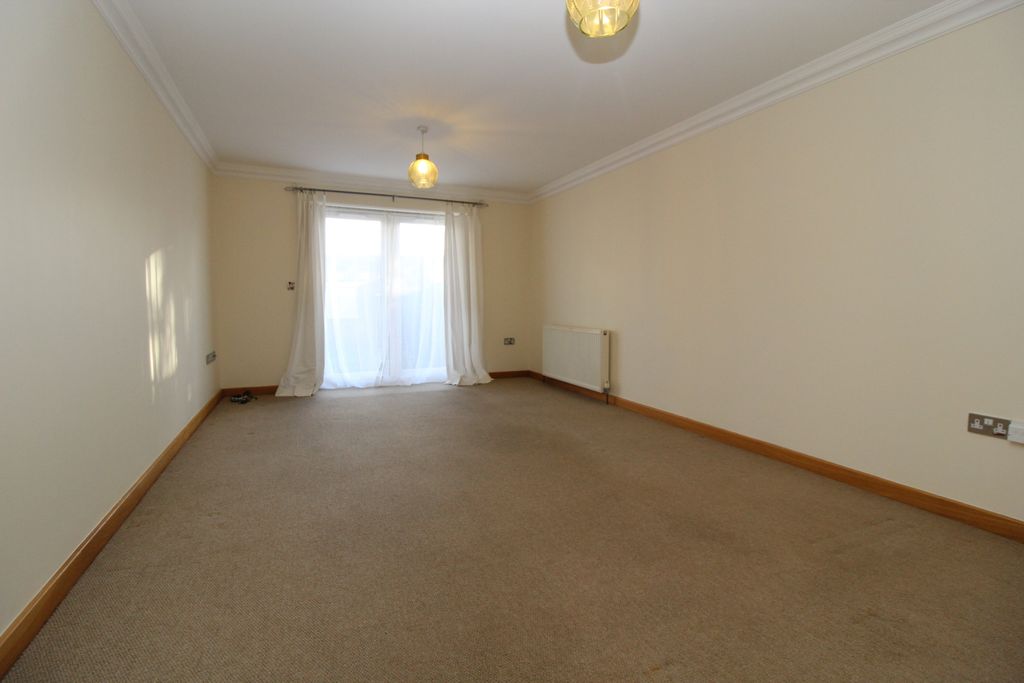 Property photo 2 of 8 Lounge