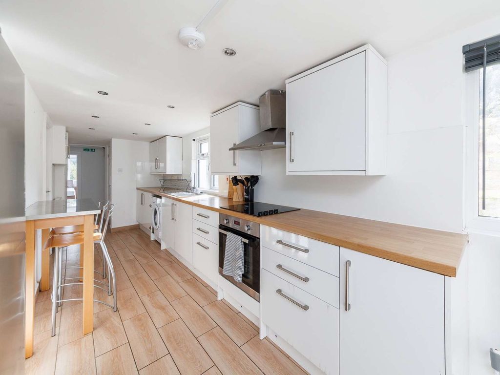 Property photo 3 of 16 Kitchen