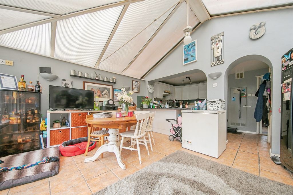 Property photo 2 of 16