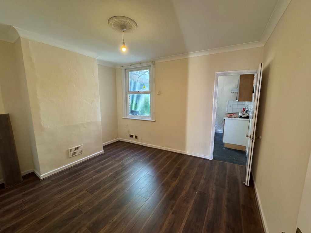 Property photo 3 of 7 Photo 1