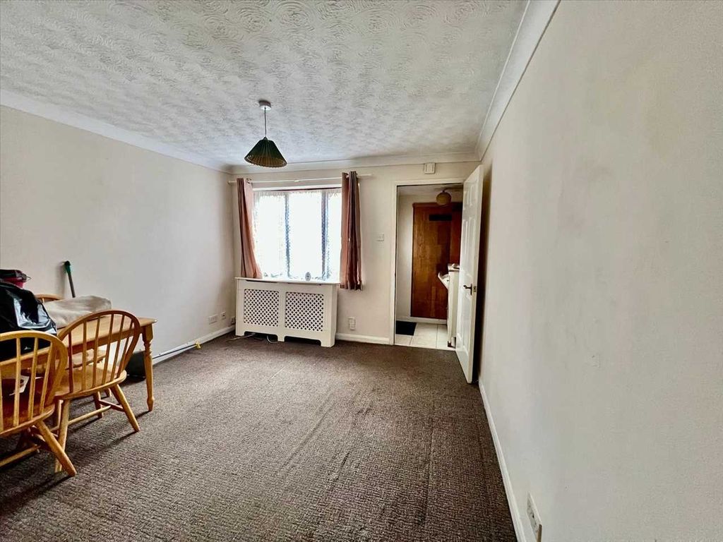 Property photo 2 of 10 Lounge