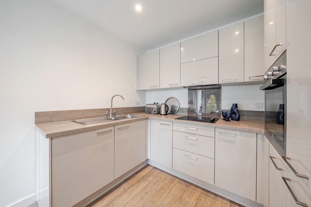 Property photo 2 of 18 Kitchen