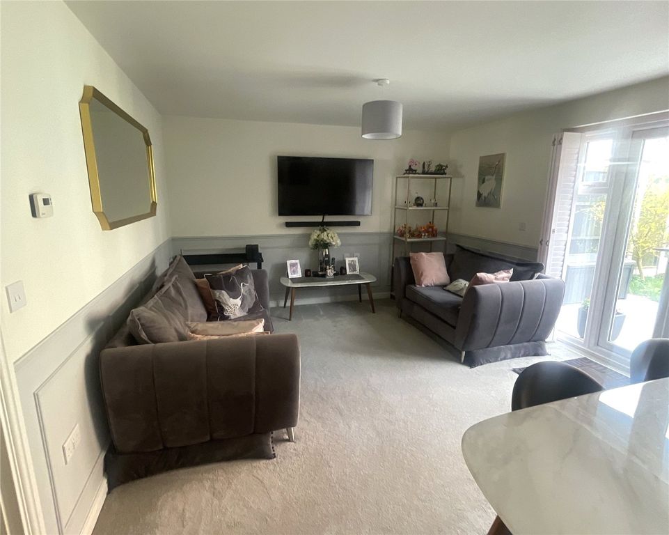 Property photo 3 of 14 Lounge