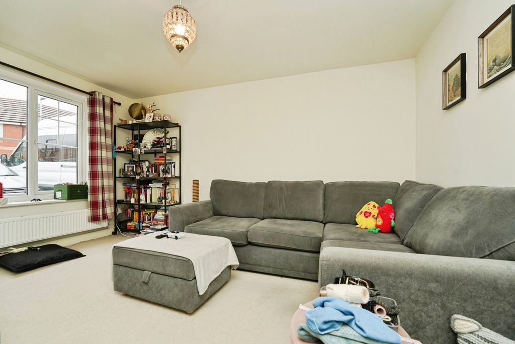 Property photo 2 of 11 Lounge