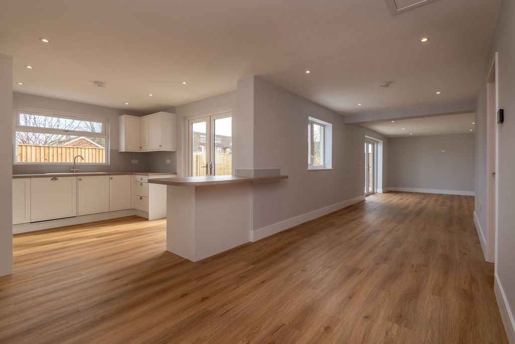 Property photo 3 of 21