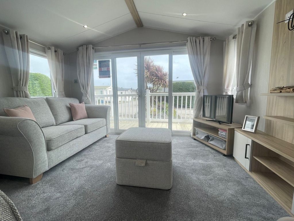 Property photo 1 of 7 - Willerby Lamberhurst For Sale