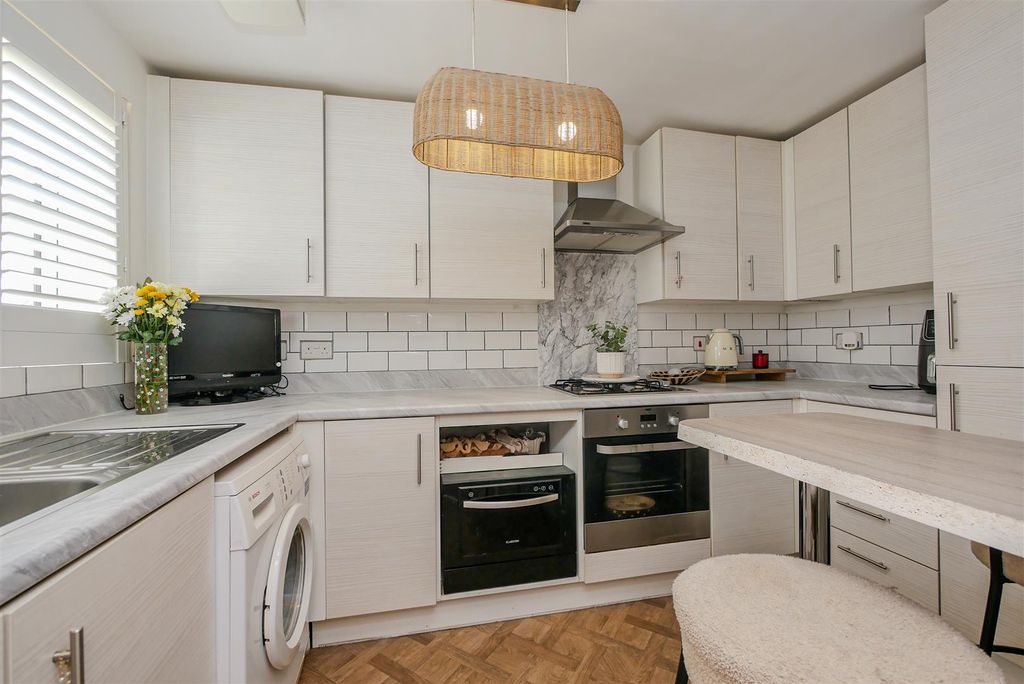 Property photo 3 of 12 Kitchen