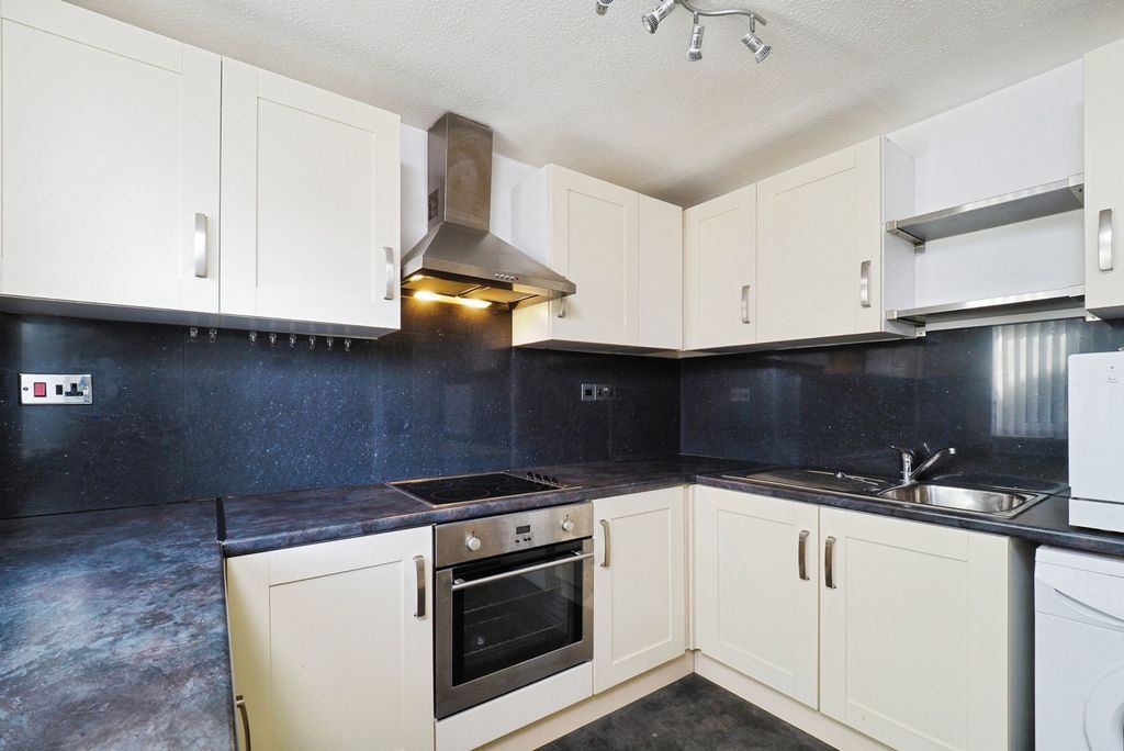 Property photo 3 of 16 Kitchen