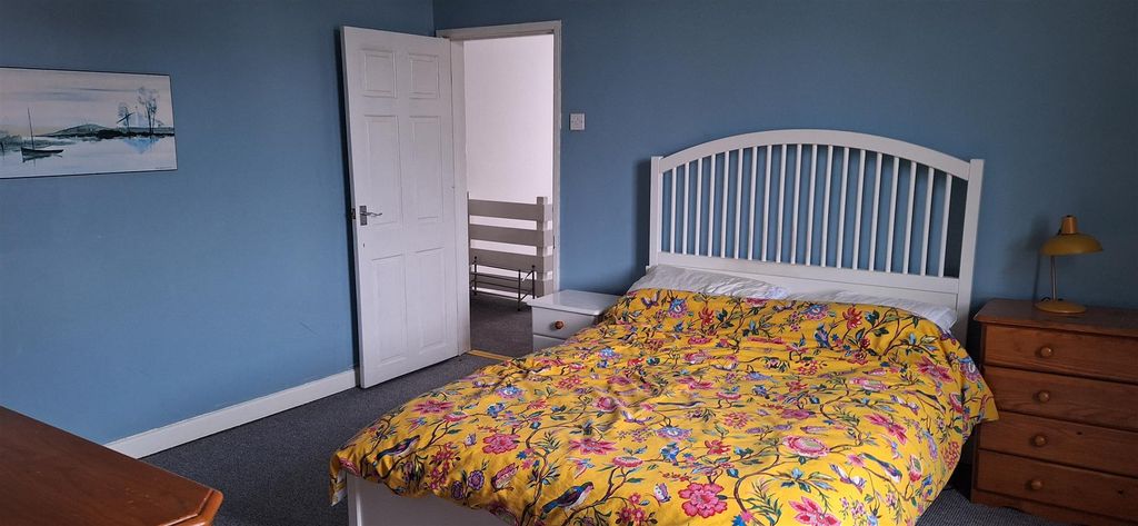 Property photo 1 of 12 Bedroom 1