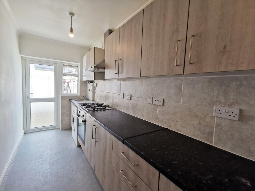 Property photo 3 of 12 Kitchen