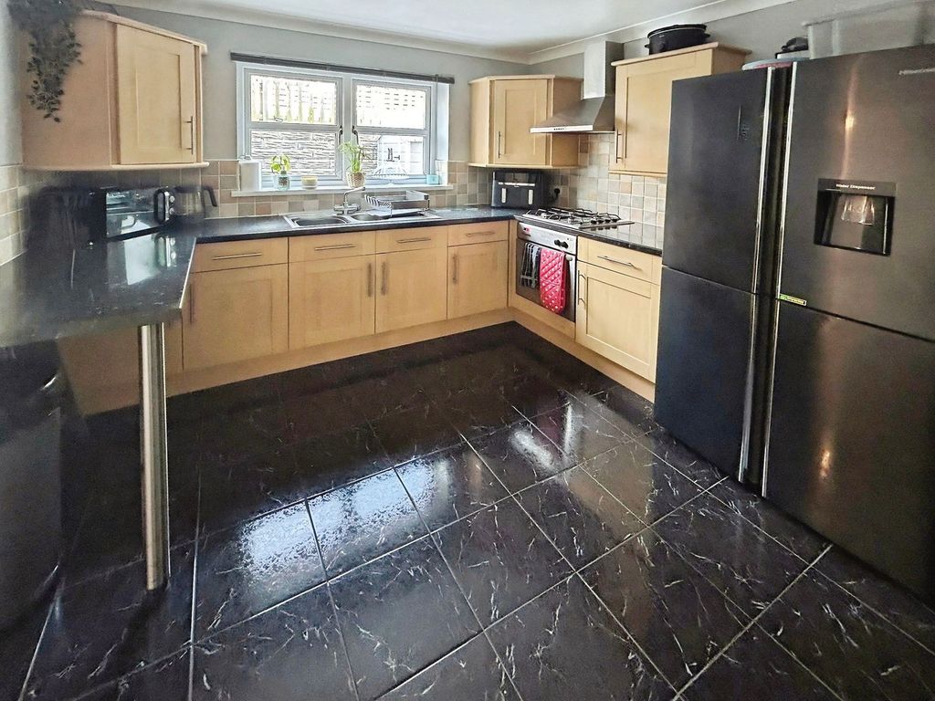 Property photo 3 of 40