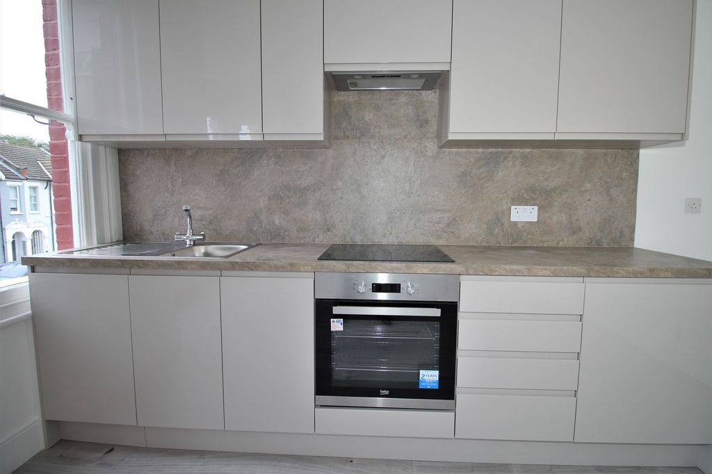 Property photo 2 of 9 Kitchen