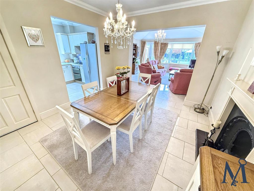 Property photo 3 of 25 Dining Area