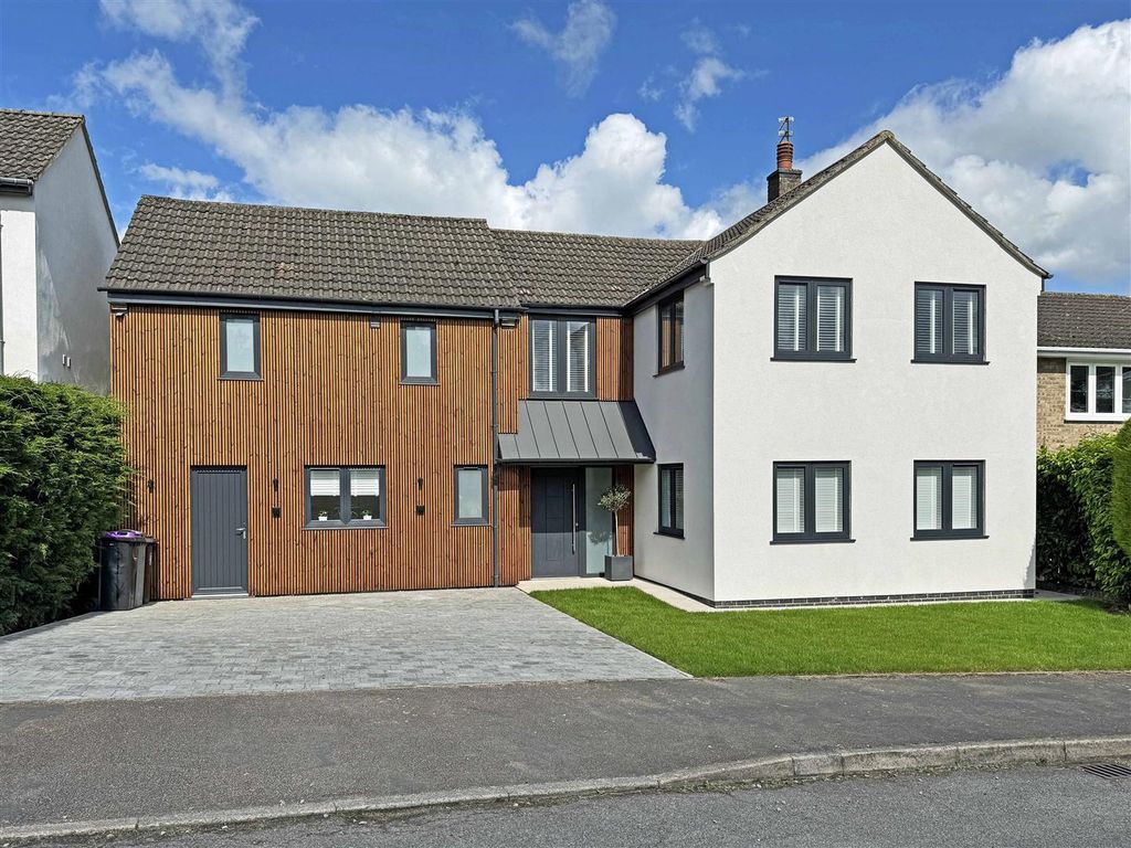 Property photo 1 of 23 Vence Close, Stamford
