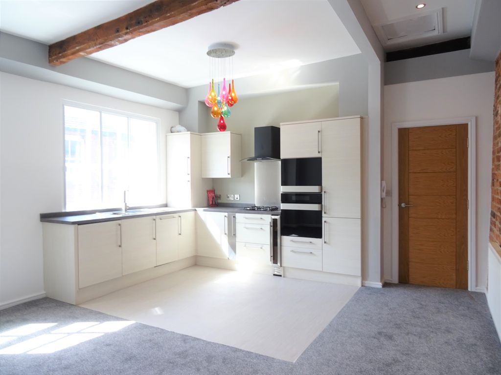 Property photo 2 of 10 Kitchen
