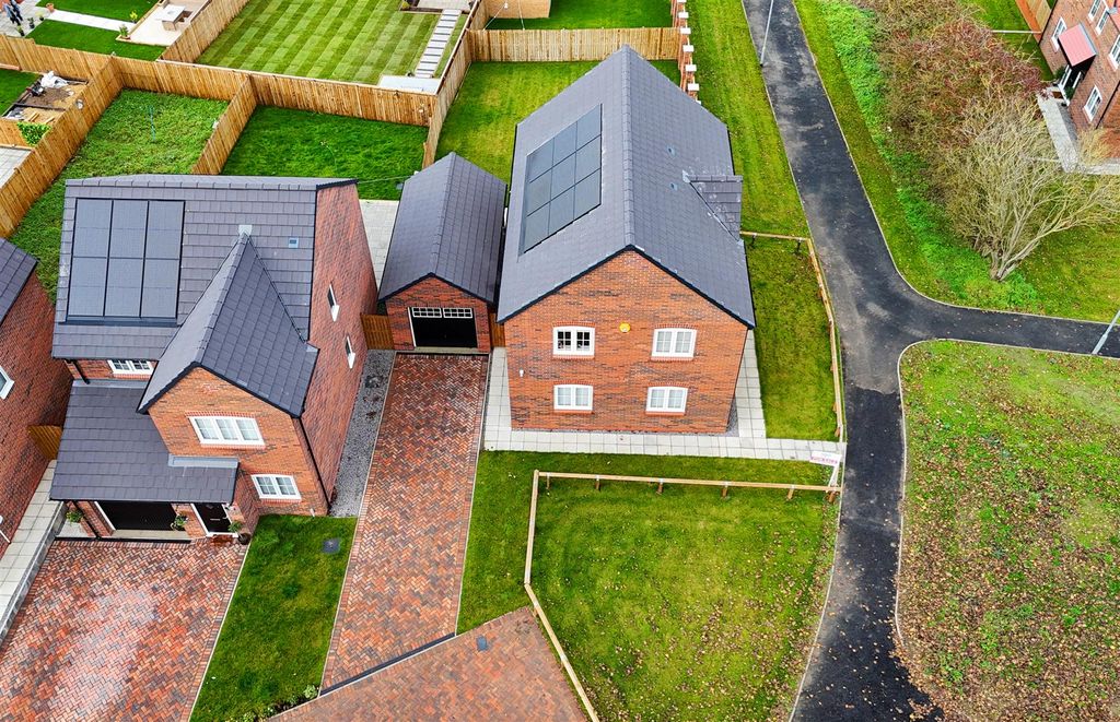 Property photo 2 of 23