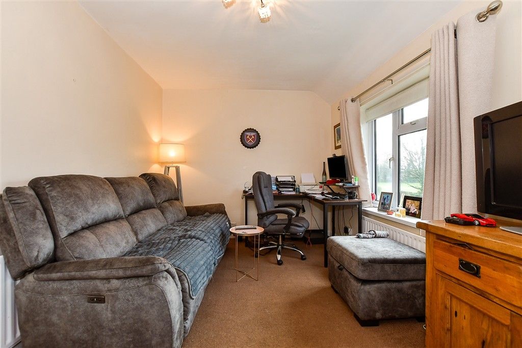 Property photo 1 of 17 Lounge
