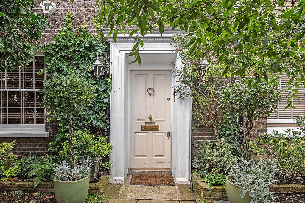 Property photo 1 of 24 Front Door