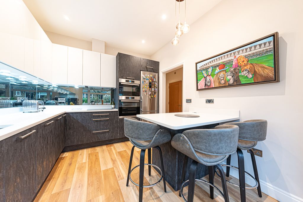 Property photo 3 of 18 Kitchen/Breakfast Room