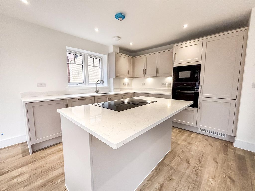 Property photo 2 of 20 Kitchen