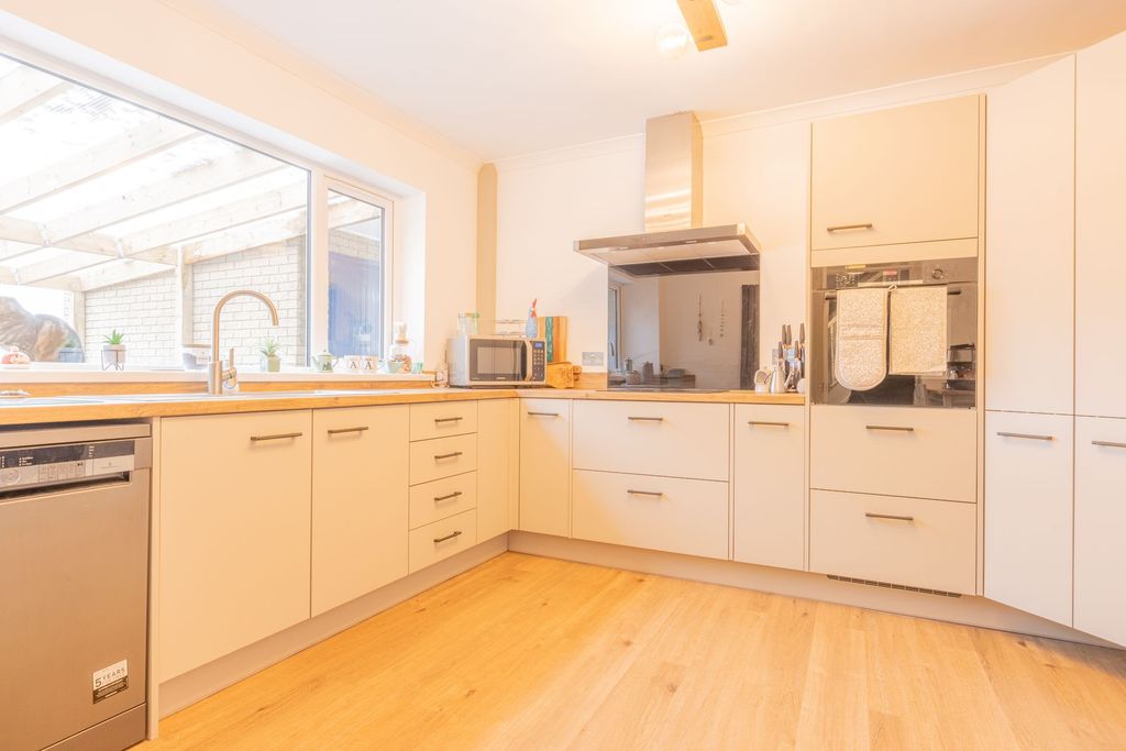 Property photo 3 of 30