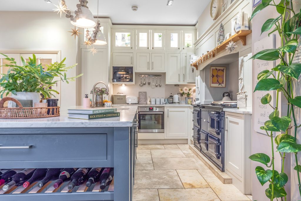 Property photo 3 of 31