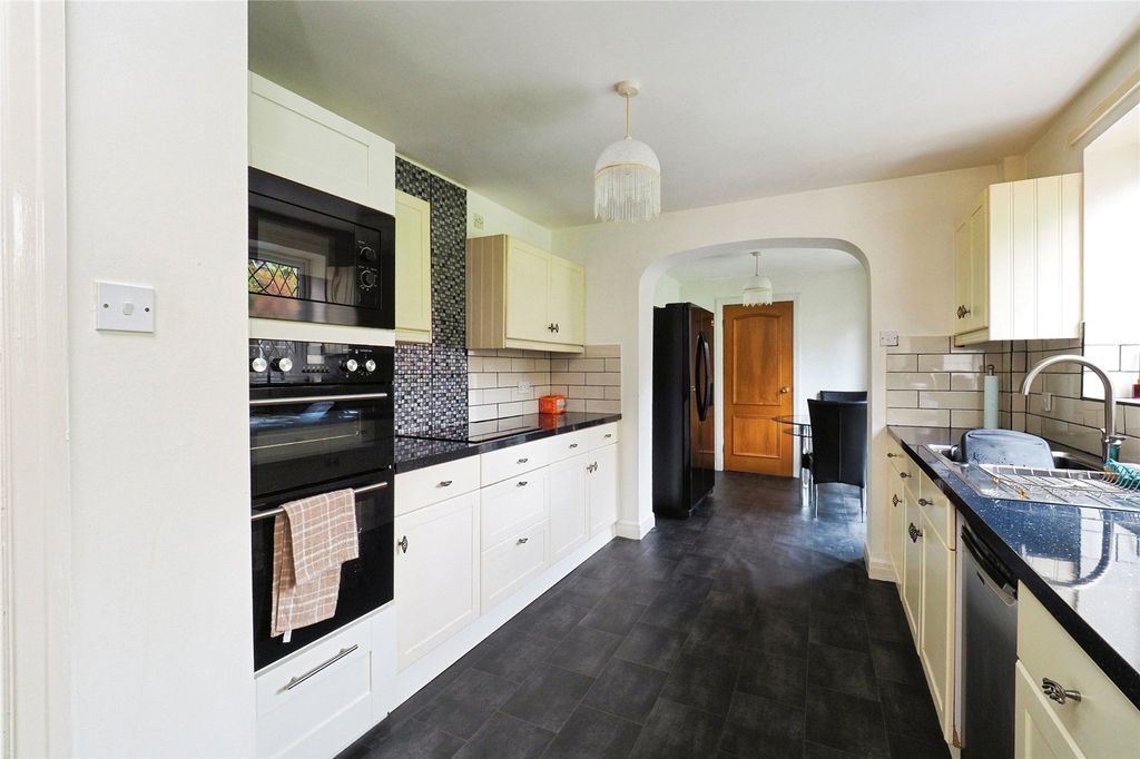 Property photo 2 of 21 Picture No. 24