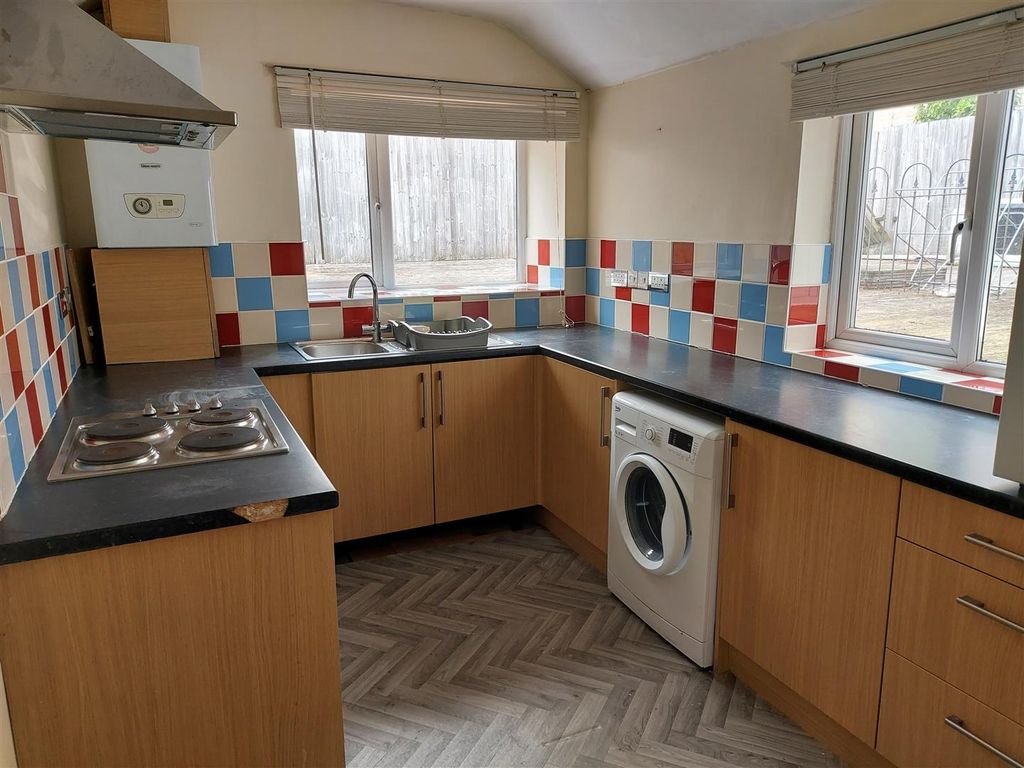 Property photo 3 of 7 Kitchen.Jpg