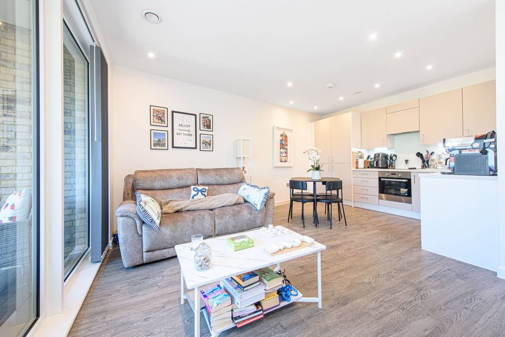 Property photo 3 of 12