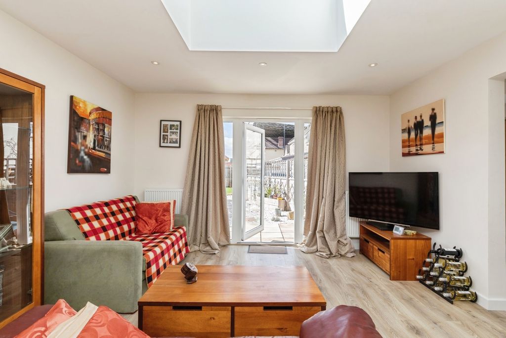 Property photo 3 of 20 Pbox-Img.Jpg