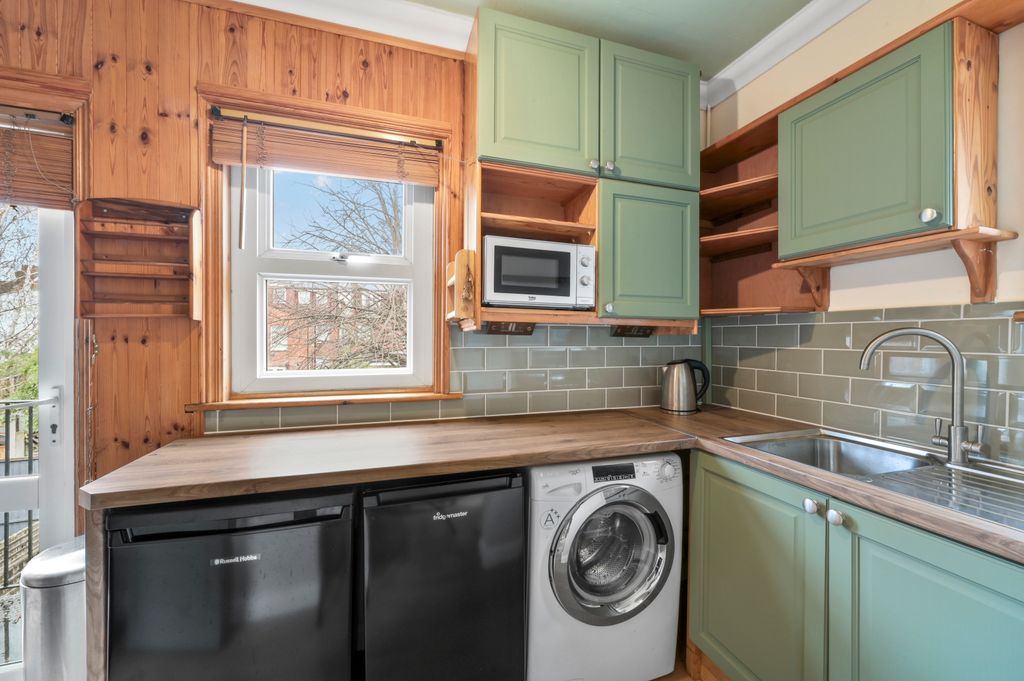 Property photo 2 of 16 Picture No. 15