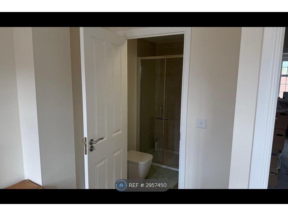 Property photo 3 of 7 En-Suite