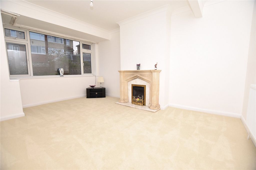 Property photo 2 of 17 Picture No. 36