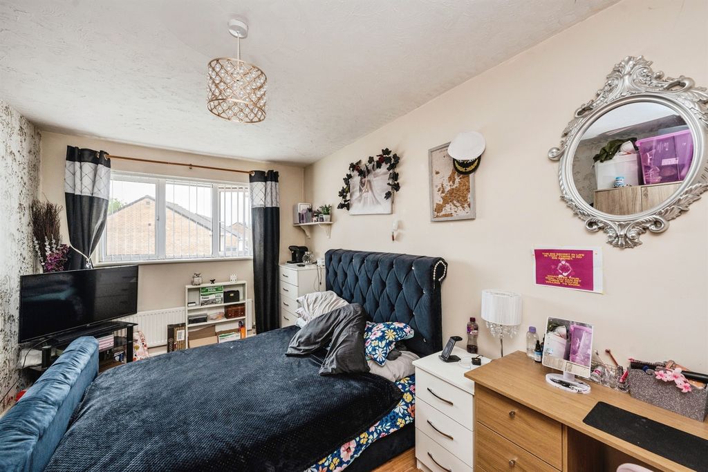 Property photo 3 of 18