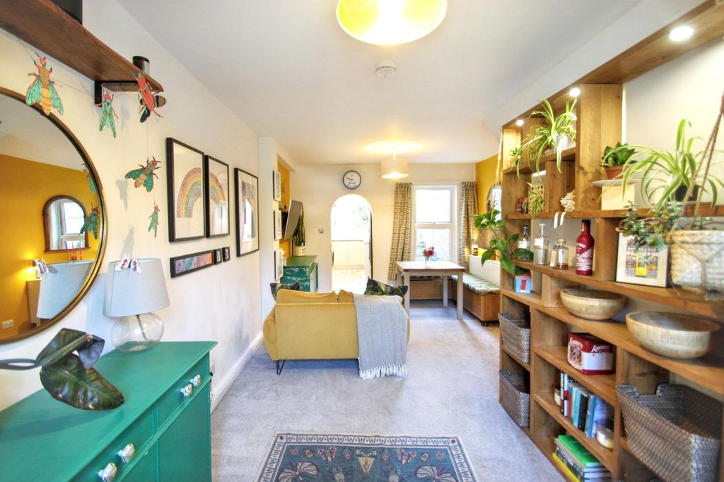 Property photo 2 of 23