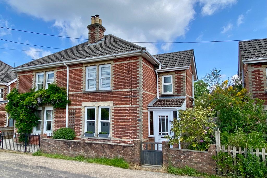 Property photo 1 of 24 3 Bedroom Semi Detached Cottage